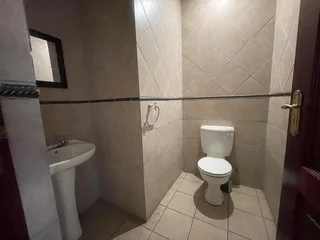 130 Square meter Office Unit to let In Die Hoewes with great exposure and highwhay access