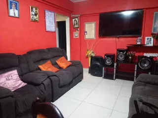 Neat and Move-In-Ready! Prime Durban Central Apartment! Well-maintained building - Close to ameni...