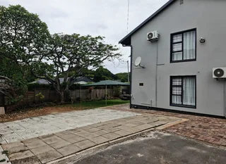 Prime Commercial Space Available to Let in La Lucia.