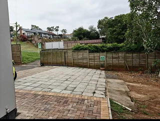 Prime Commercial Space Available to Let in La Lucia.