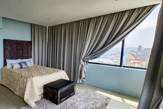 Apartment with sea views - To Let