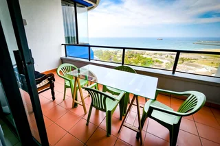 Apartment with sea views - To Let