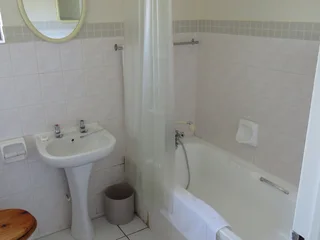 Modern 2 Bedroom, 2 Bathroom Gem in the Heart of Umhlanga Rocks