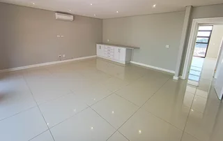 Stunning Townhouse in Izinga