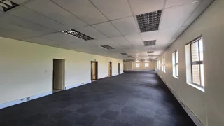 2,000 Square meter office unit to let in Highveld with highway access