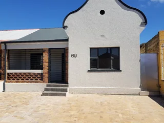 Spacious 3-bedroom And 2-bath House In Wynberg