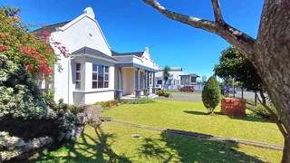 Highly visible commercial property with ample onsite parking