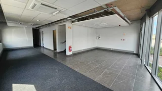 2945m2 AAA-Grade Warehouse To Let in Blackheath Industrial