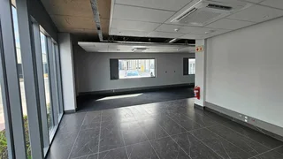 2945m2 AAA-Grade Warehouse To Let in Blackheath Industrial