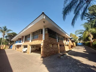 1173 sqm Standalone Office To Let in Bedfordview