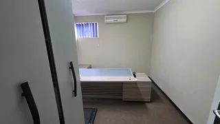 60 sqm Office To Let – Menlo Park – High-Visibility Main Road Location