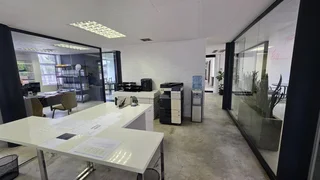 150sqm Office To Let – Menlo Park – Modern Glass-Fitted Unit With Prime Visibility