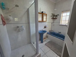 Stylish and Spotless Family Home with Flatlet, Entertainment Area &amp; Pool