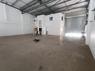 PREMIUM GRADE WAREHOUSE IN CORNUBIA