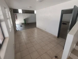 PREMIUM GRADE WAREHOUSE IN CORNUBIA