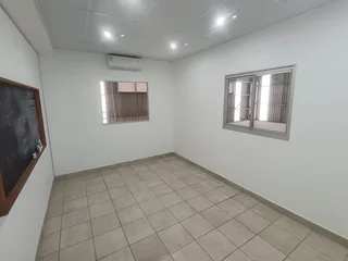 PREMIUM GRADE WAREHOUSE IN CORNUBIA