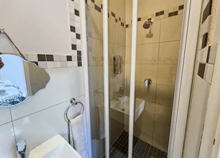 Stunning Fully Furnished 2 Bedroom Apartment in a Prime Location