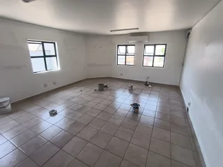 PREMIUM GRADE WAREHOUSE IN CORNUBIA