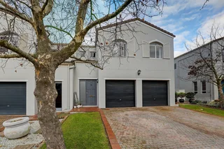 Modern Duplex for Rent in Avalon Estate