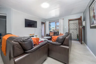 2-Bedroom Apartment in Santorini, Rosenpark – Durbanville