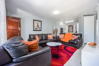 2-Bedroom Apartment in Santorini, Rosenpark – Durbanville