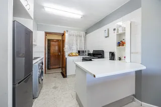 2-Bedroom Apartment in Santorini, Rosenpark – Durbanville