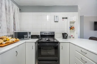 2-Bedroom Apartment in Santorini, Rosenpark – Durbanville