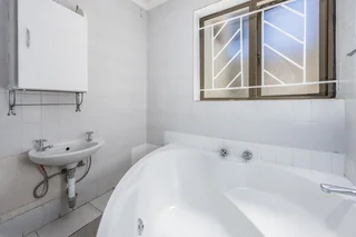 2-Bedroom Apartment in Santorini, Rosenpark – Durbanville