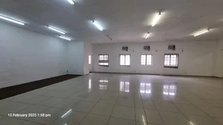 Freestanding commercial property to let in Hatfield