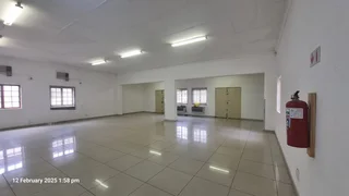 Freestanding commercial property to let in Hatfield