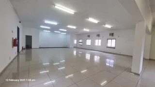 Freestanding commercial property to let in Hatfield