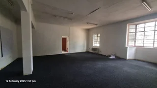 Freestanding commercial property to let in Hatfield