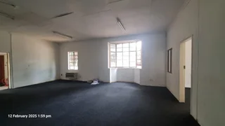 Freestanding commercial property to let in Hatfield