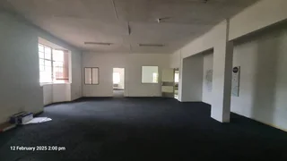 Freestanding commercial property to let in Hatfield