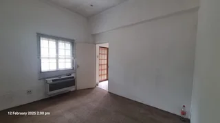 Freestanding commercial property to let in Hatfield