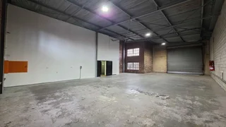 Mini Unit TO LET in secure Industrial Park located in Sunnyrock.