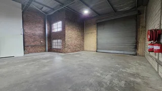 Mini Unit TO LET in secure Industrial Park located in Sunnyrock.