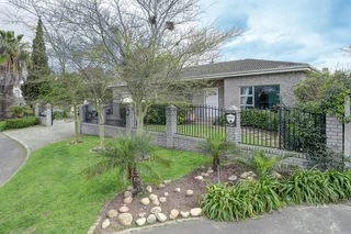 3 Bedroom Home plus flatlet to let in Uitzicht