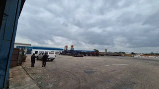 3500sqm Factory To Let with optional yard - Wadeville