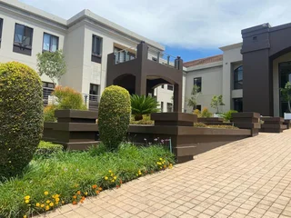 283 sqm Office To Let in Bryanston