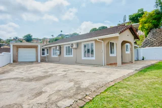 Freestanding 4 Bedroom Home in Southgate For Sale