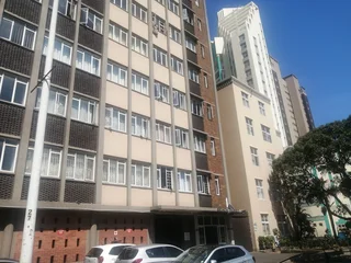 2 Bedrooms Penthouse Wiith Oceanviews  To Let