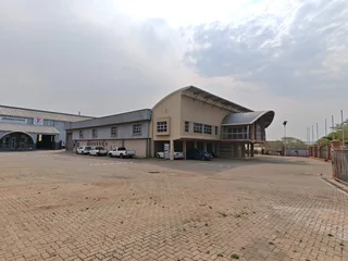 1'824m2 Warehouse & Offices TO RENT/TO LET in Red Hill | Swindon Property