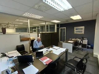 Prime Office Space in Central Location - 185m