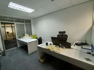 Prime Office Space in Central Location - 185m