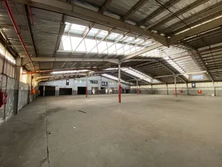 4000m2 and 2000m2 Warehouse with 2300m2 yard with loading docks