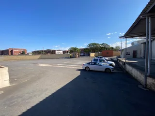 4000m2 and 2000m2 Warehouse with 2300m2 yard with loading docks