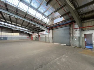4000m2 and 2000m2 Warehouse with 2300m2 yard with loading docks
