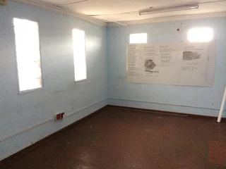 4000m2 and 2000m2 Warehouse with 2300m2 yard with loading docks