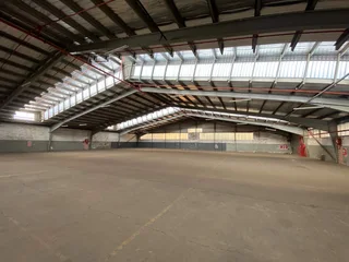4000m2 and 2000m2 Warehouse with 2300m2 yard with loading docks